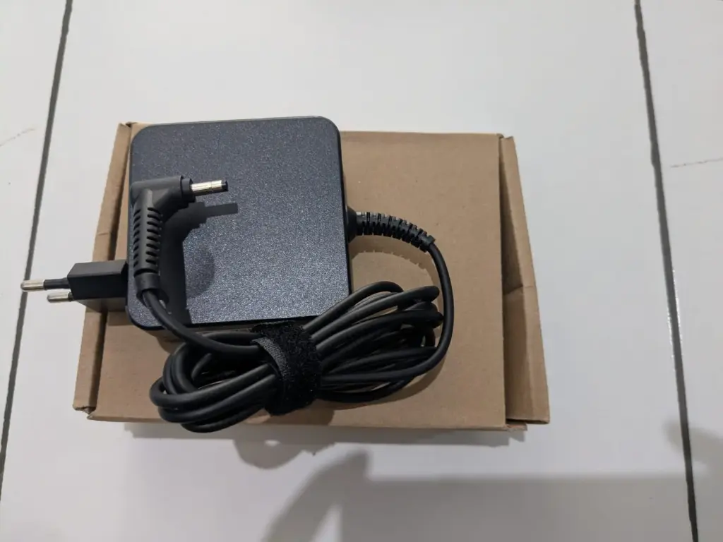 Charger Lenovo 20V 3.25A 4*1.7 65W Bulat