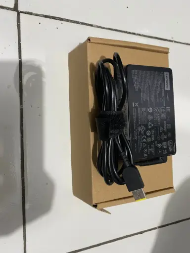 Charger Lenovo ThinkPad 20V 3.25A Kotak 65W